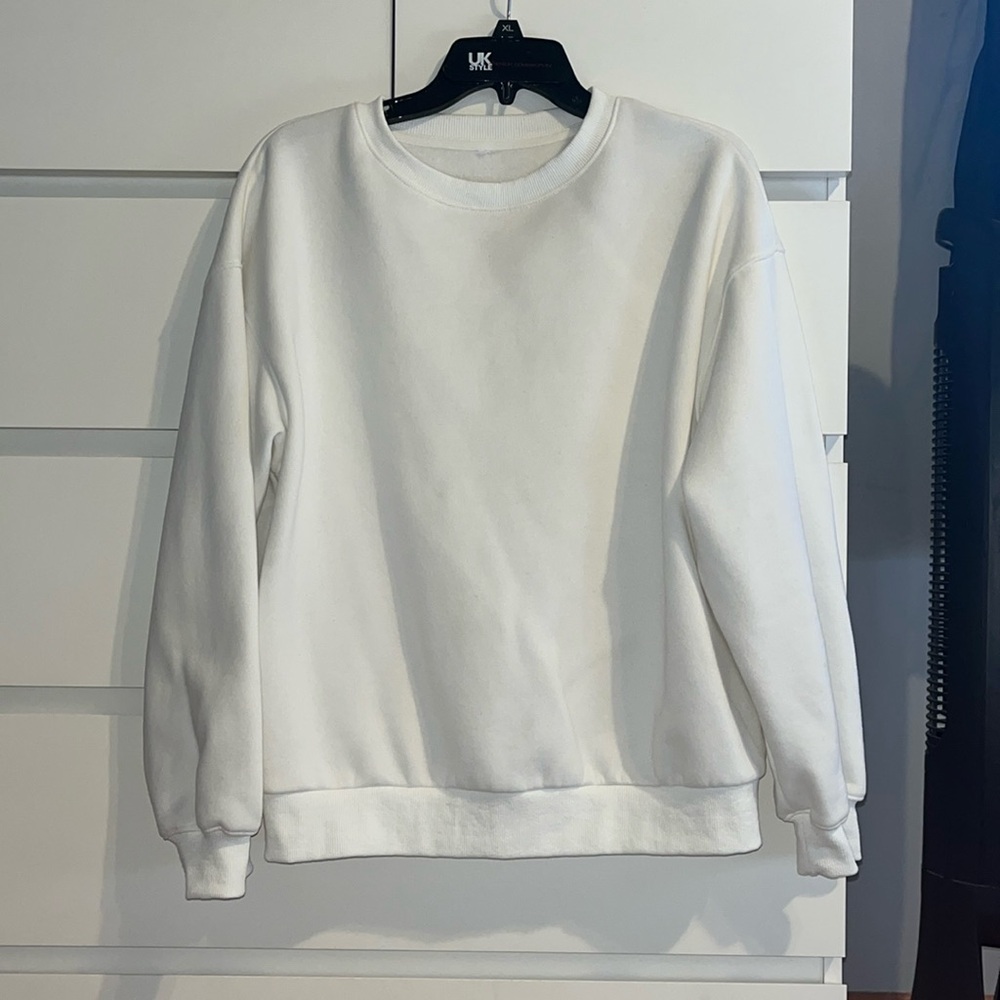 Women’s white crew neck sweatshirt